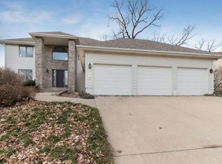 6900 Capitol View Ct, Johnston, IA 50131