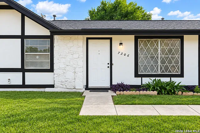 3 bed, 1.0 bath, 876 sqft, $1,450 — Photo 2