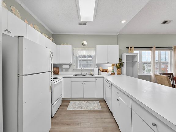 4th image of 3915 Gladiola Ct. #301