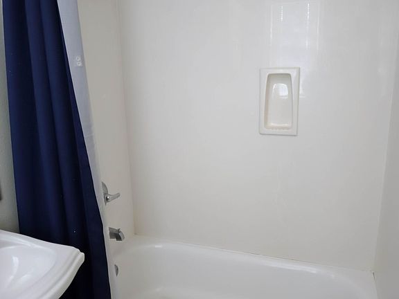 3rd image of 315 E 6th St APT 16