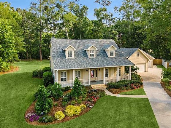 3rd image of 943 Cahoula Ct