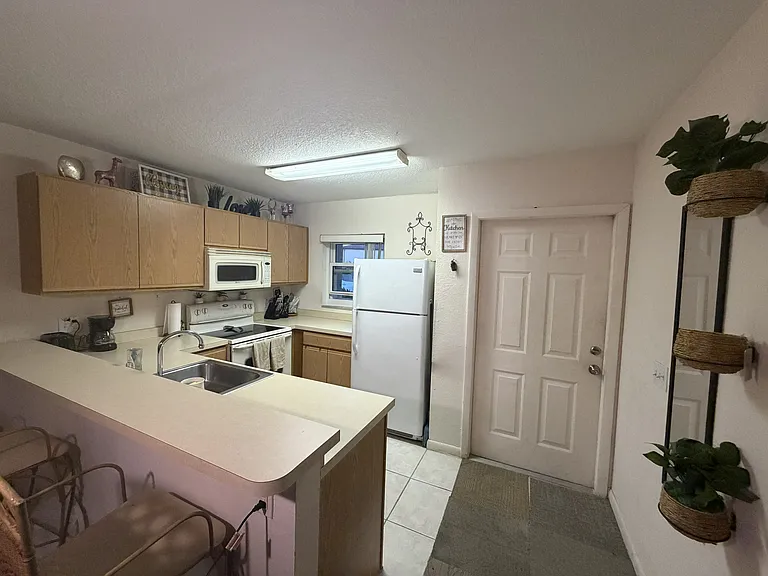 25050 Sandhill Blvd #7A2 — Photo 2