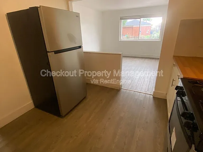 813 Courtois St — Photo 2