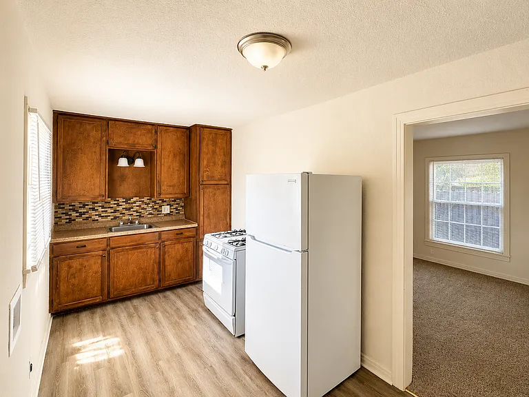 300 Delmar Ct #15 — Photo 2