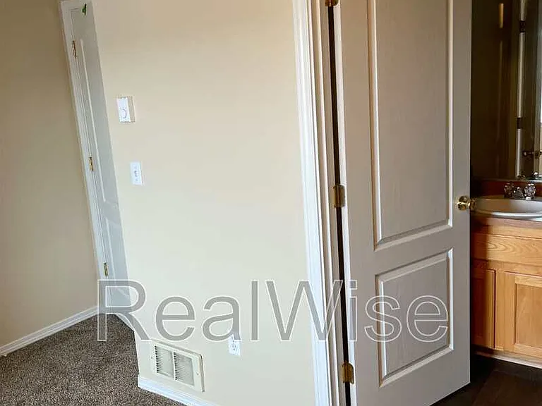 2621 NW Cedar Ave #4 — Photo 13