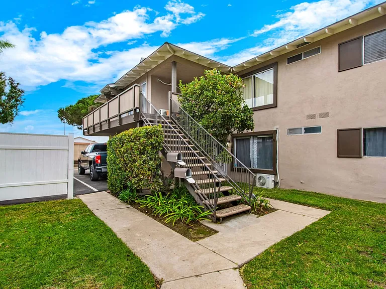 3720 S Marine St #3 — Photo 4