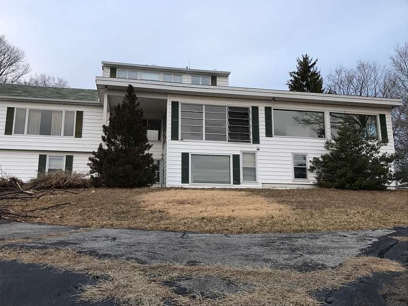 2nd image of 15 Altamont Rd
