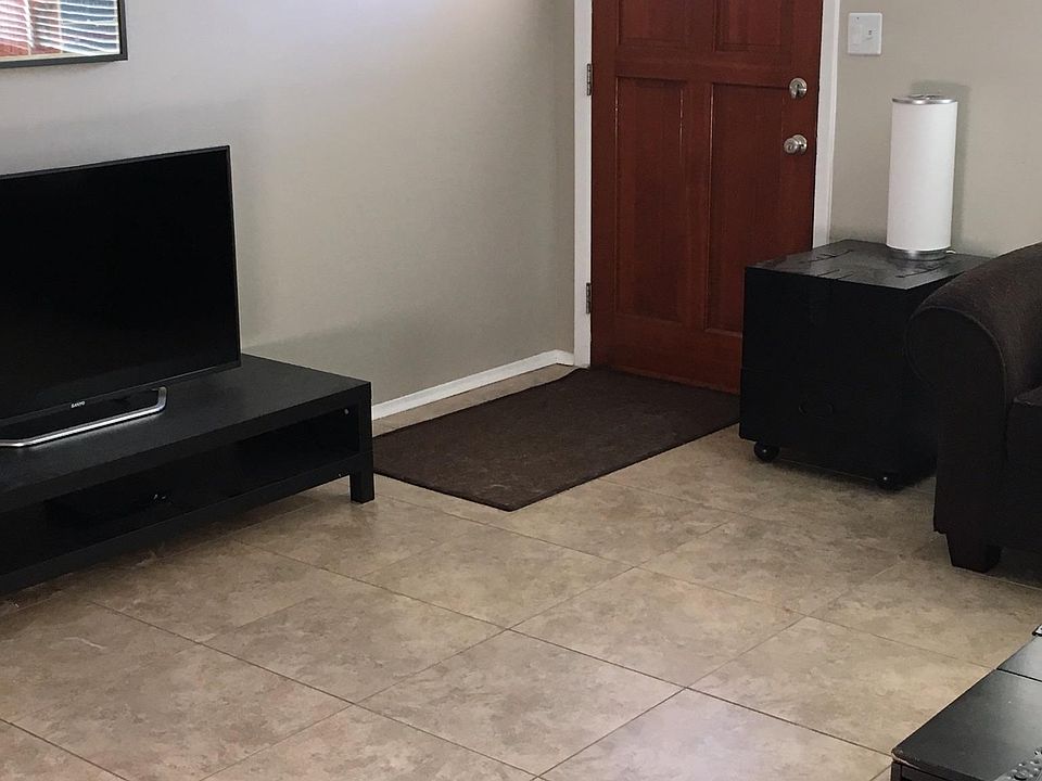 2nd image of 2025 Douglas Ave