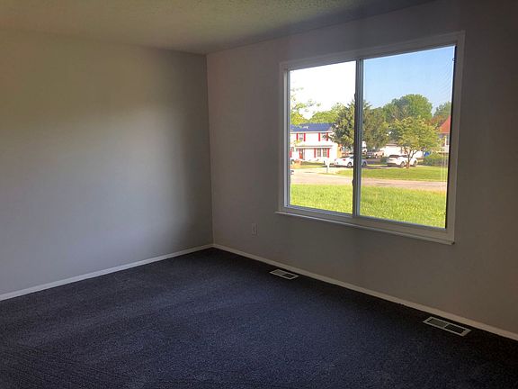 3rd image of 6327 Queens Lace Cir