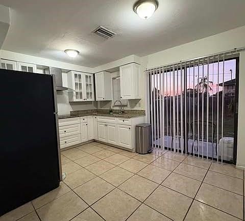 3rd image of 18645 Holly Rd #1