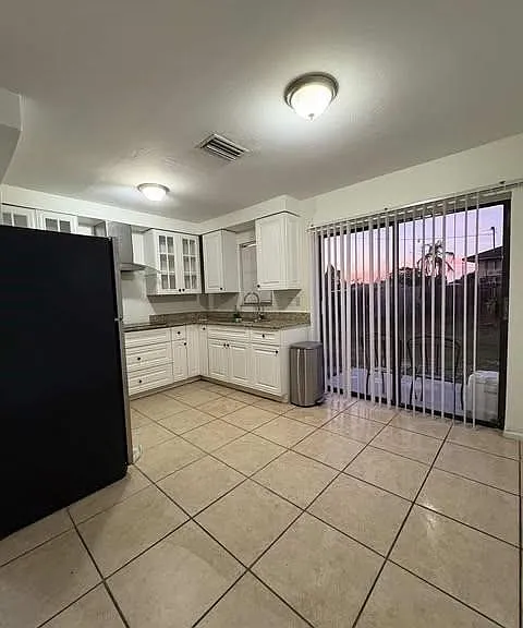 18645 Holly Rd #1 — Photo 3