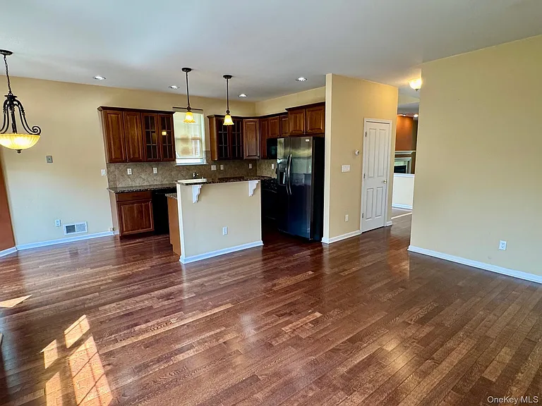 8 Green Ct — Photo 14