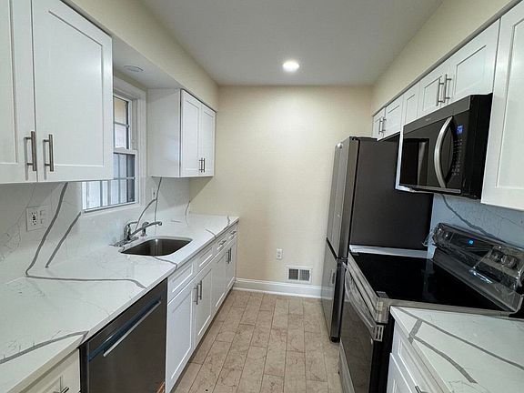 2nd image of 611 Wellington Place