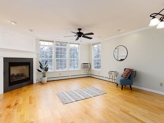 3rd image of 158 Stonington Cir