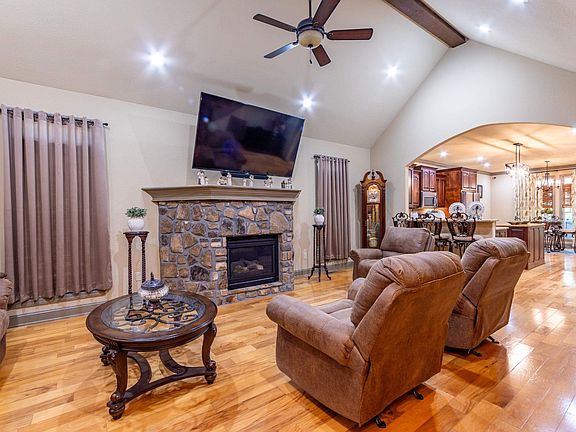 5th image of 75 Carefree Ln