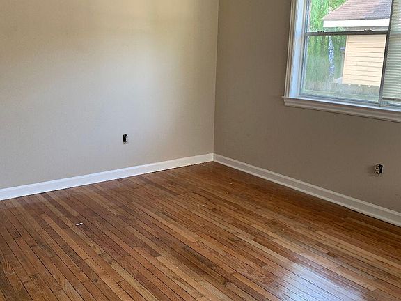 4th image of 7926 Mullet St
