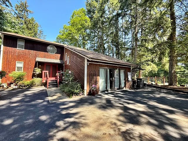 3300 Marjorie Ln SE — Photo 3