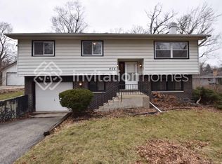 906 Cedar St, Willow Springs, IL 60480