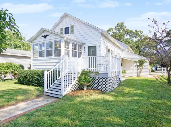 206 N Lake Ave, Spring Lake, MI 49456