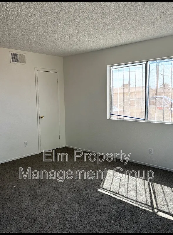 2 bed, 1.0 bath, 844 sqft, $1,200 — Photo 2
