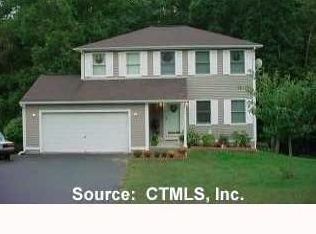 37 Hickory Ln, Waterford, CT 06385