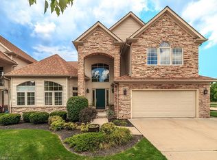 428 Augustus Dr, Highland Heights, OH 44143
