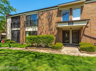 18288 University Park Dr, Livonia, MI 48152