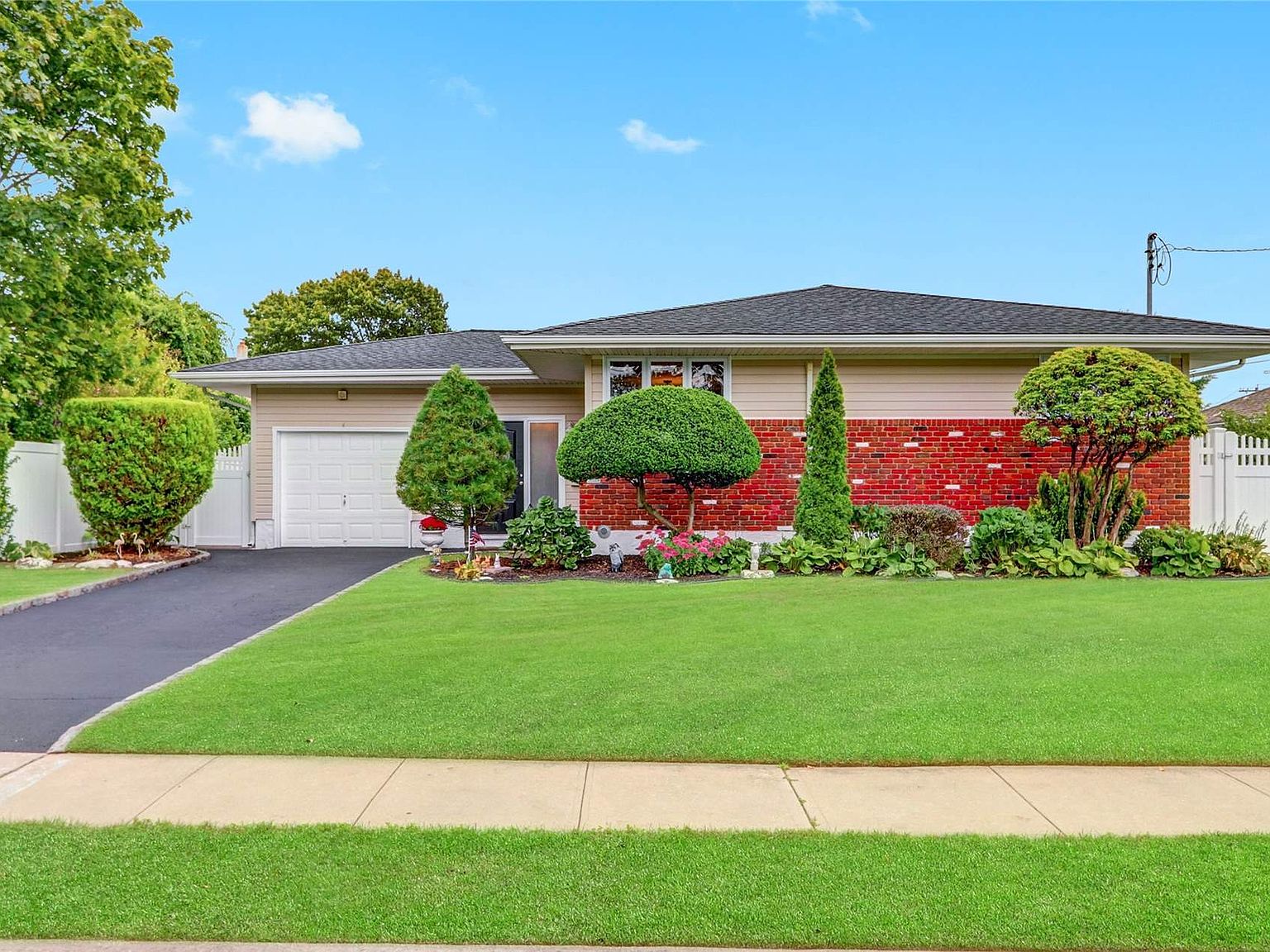 4 Lyons Avenue, Farmingdale, NY 11735 Zillow