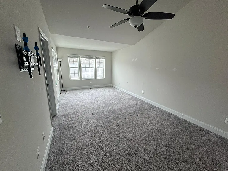 538 Calvert Way — Photo 14