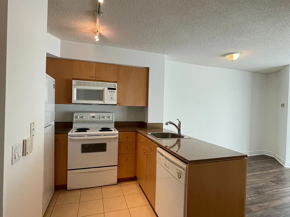 361 Front St W #512