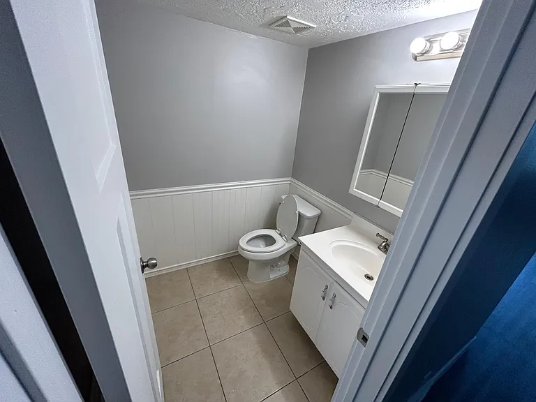 722 N 400 W #4 — Photo 8
