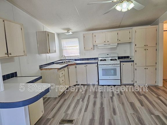 4th image of 1654 Exeter Dr #1
