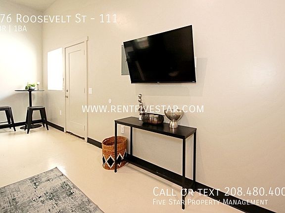5th image of 276 Roosevelt St #111