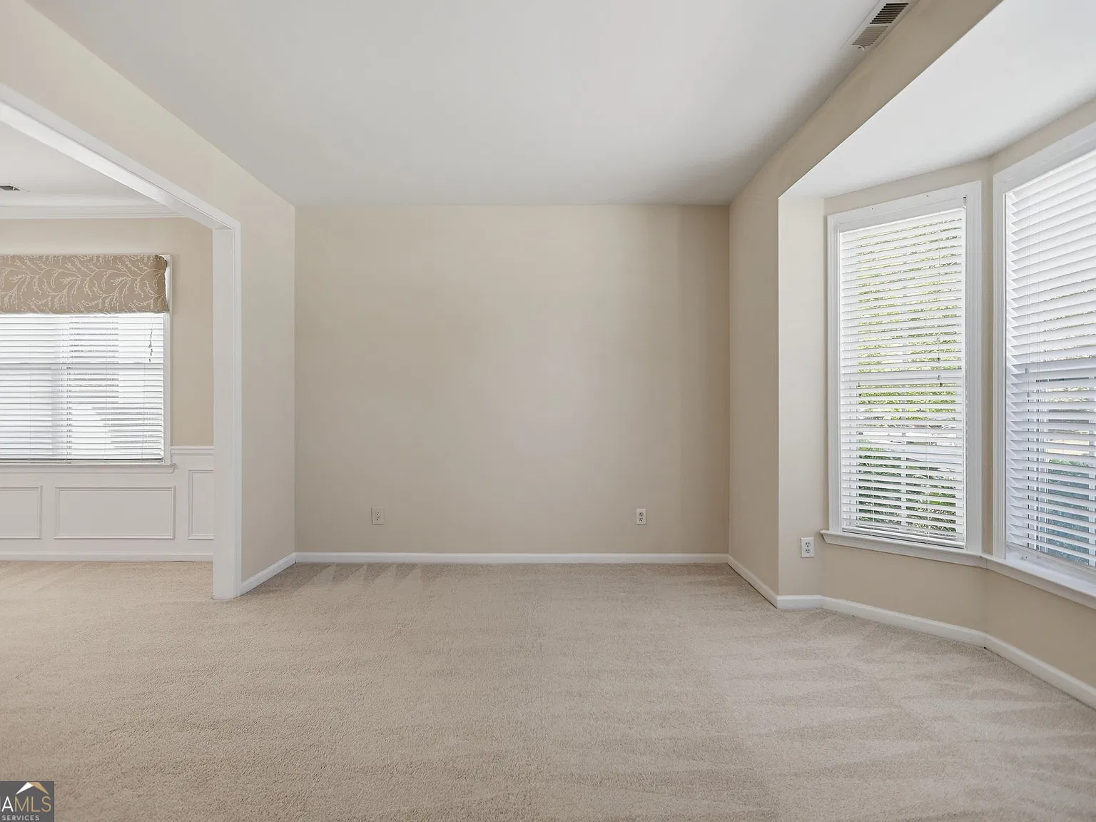4 bed, 2.5 bath, 2898 sqft, $2,400 — Photo 4
