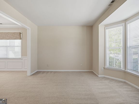 4th image of 111 Carlisle St