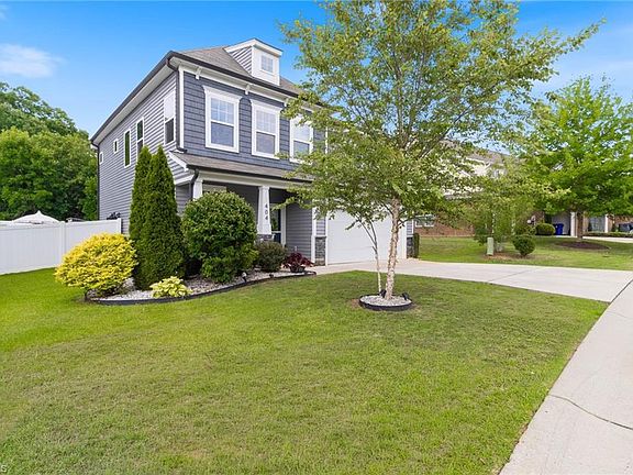 3rd image of 404 Mockingbird Ln