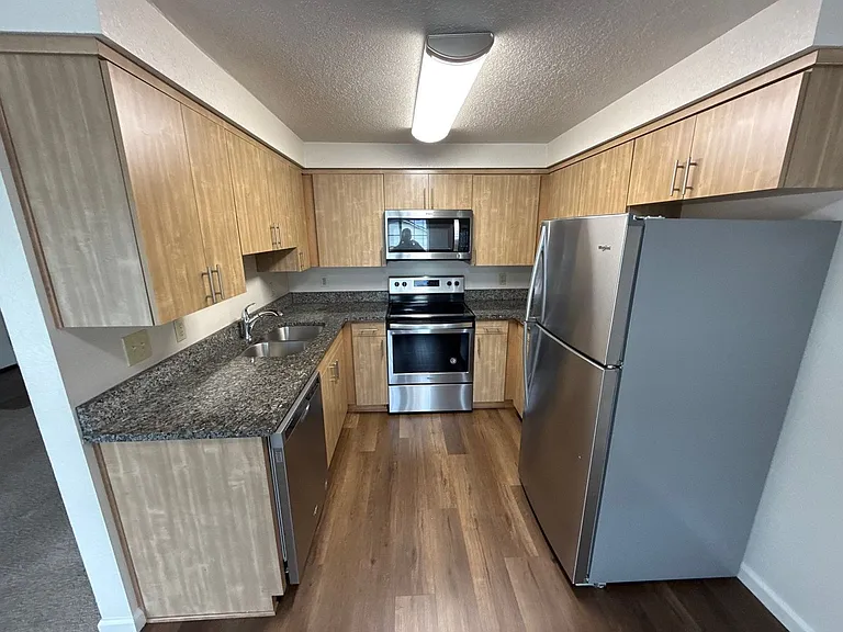 905 Bryan Ct — Photo 8