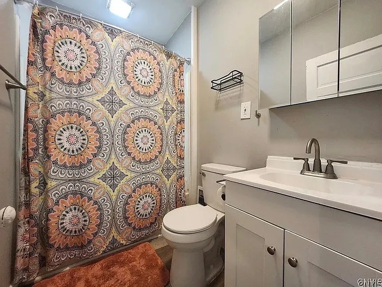 718 Clarendon St #1 — Photo 8