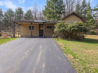 225 Pineslope Rd, Acme, PA 15610