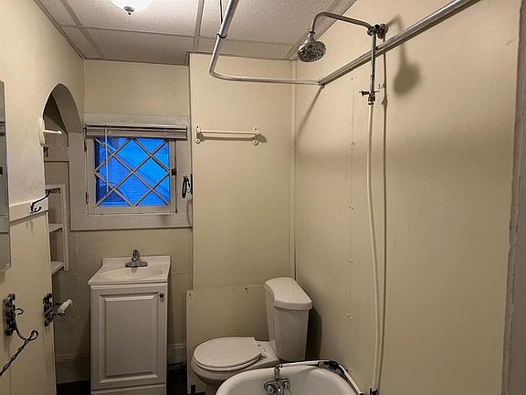 4th image of 489 Pine St APT 3