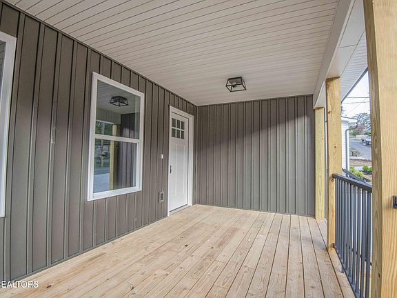 4th image of 1029 Claude St