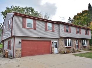 130 Nob Hill Dr W, Colgate, WI 53017