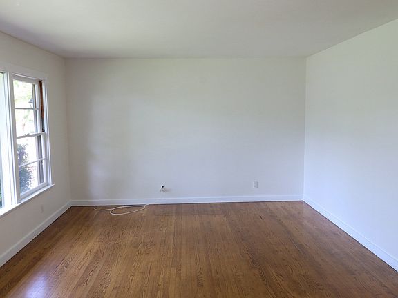 4th image of 1104 E Maplewood Pl