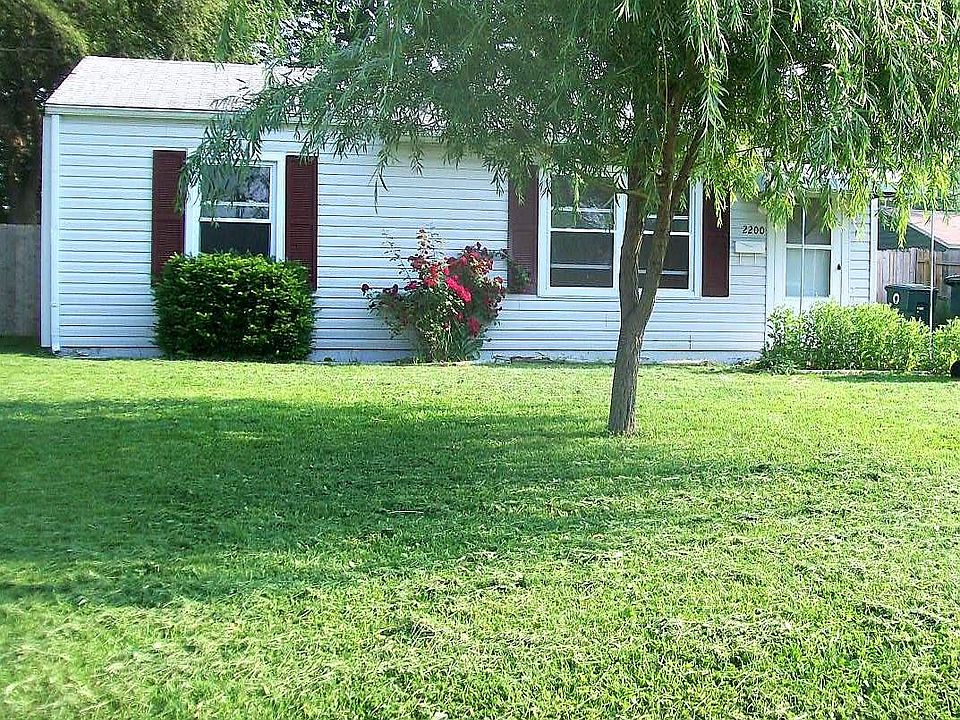 1st image of 2200 E 19th St