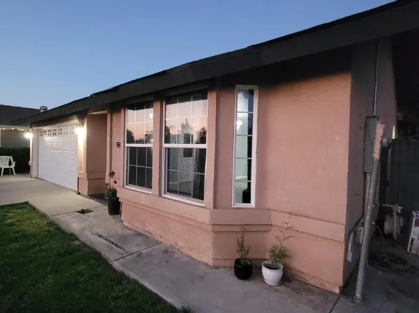 1838 N Hall Court NE, Visalia, CA 93291
