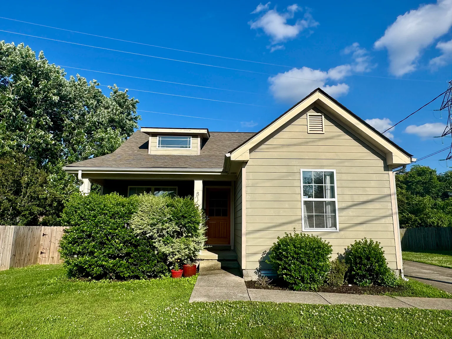 3 bed, 1217 sqft, $3,295 — Photo 2