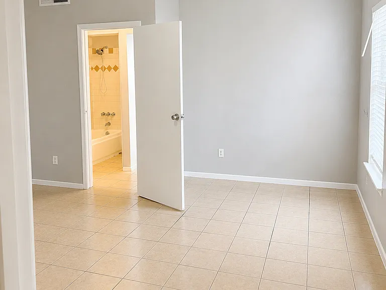 1305 E San Antonio Ave #B — Photo 6