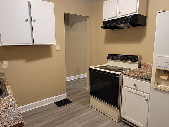 5th image of 3057 N Gale St #3059