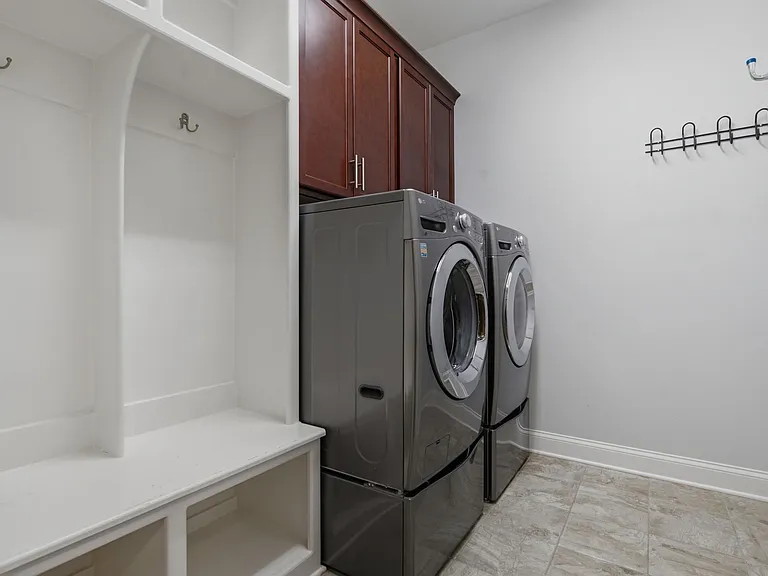 5036 Winslow Dr — Photo 33
