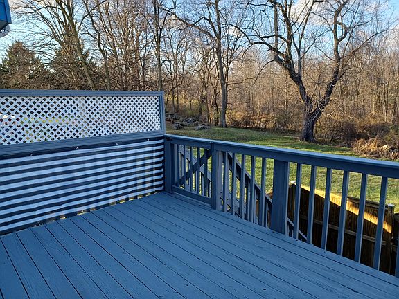Deck with privacy screens